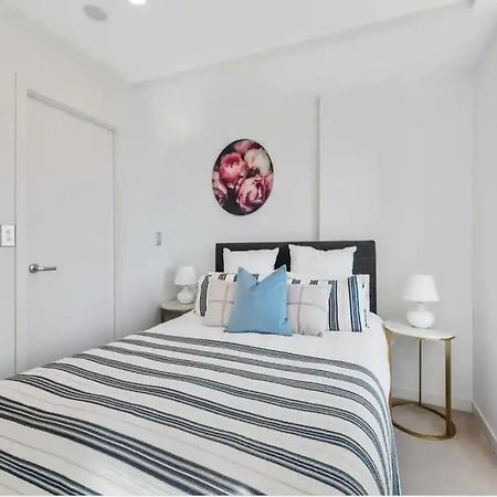 Just Opposite To Sky Tower , 2 Bed 2 Bath In Cbd Apartment Оукланд Екстериор снимка