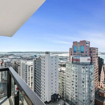 Just Opposite To Sky Tower , 2 Bed 2 Bath In Cbd Apartment Оукланд Екстериор снимка