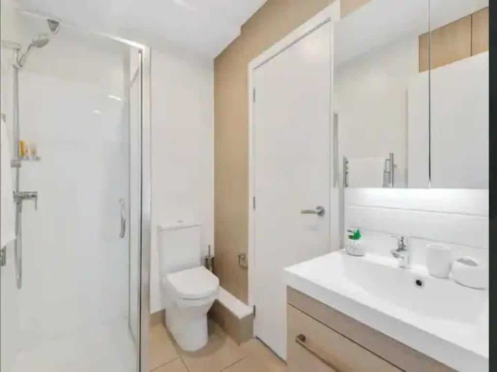 Just Opposite To Sky Tower , 2 Bed 2 Bath In Cbd Apartment Оукланд Екстериор снимка