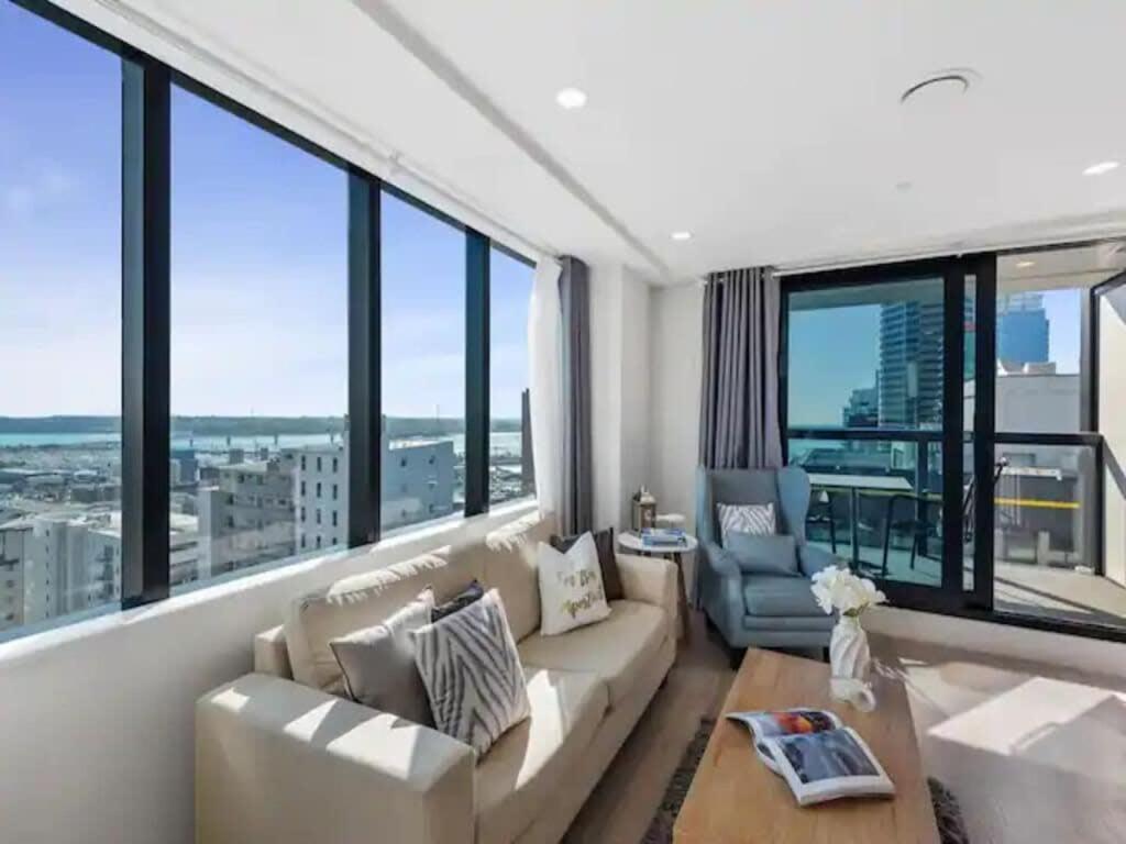 Just Opposite To Sky Tower , 2 Bed 2 Bath In Cbd Apartment Оукланд Екстериор снимка